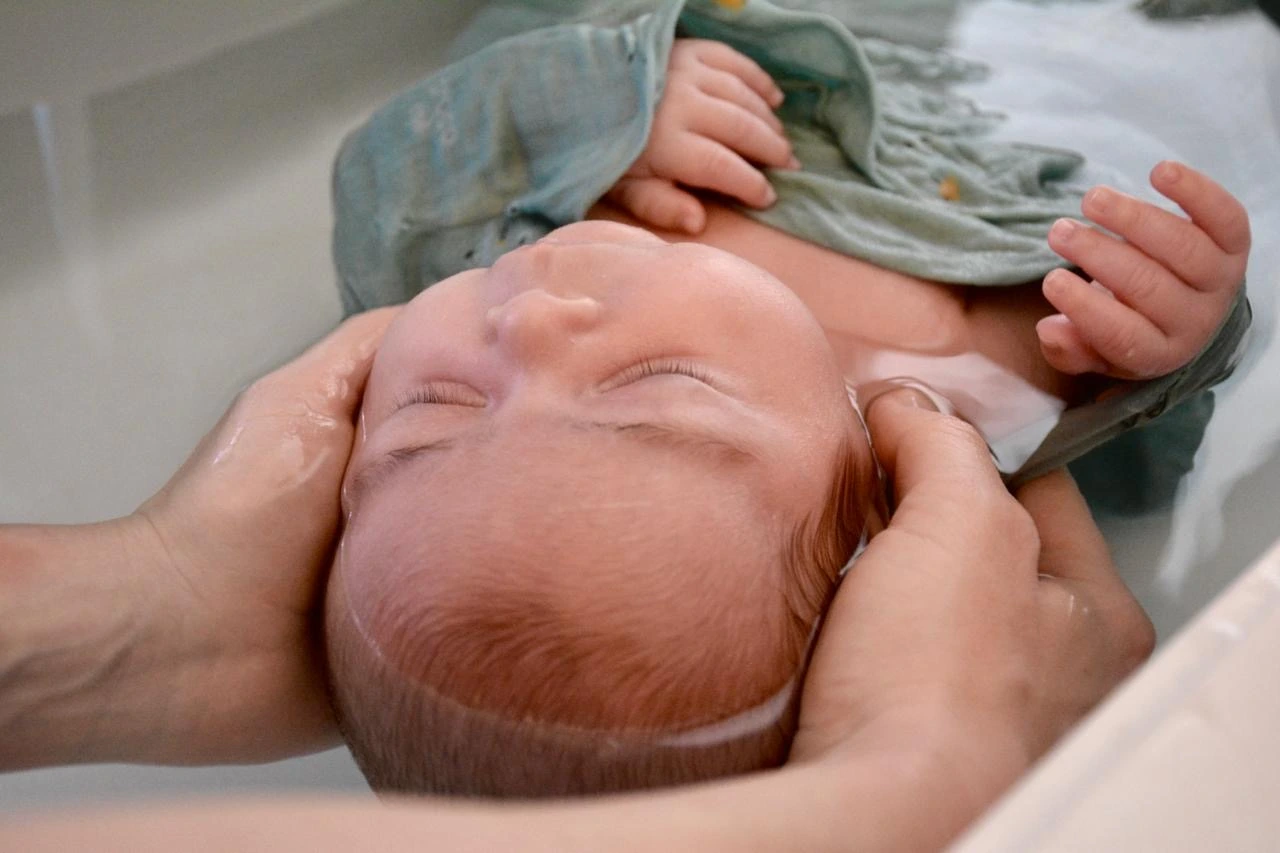 Bain enveloppé pour bébé